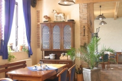 hlavni-mistnost-s-barem